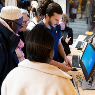 Prêts d’ordinateurs aux collégien·ne·s : une démarche utile et durable