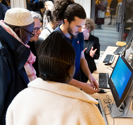 Prêts d’ordinateurs aux collégien·ne·s : une démarche utile et durable