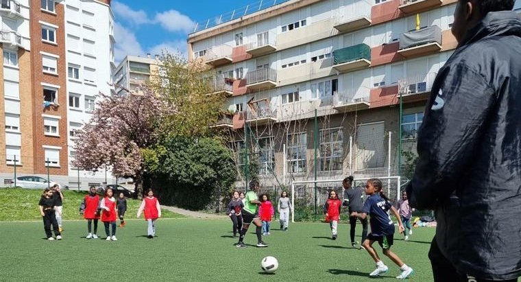 Avec Sine Qua Non, les city stades se féminisent