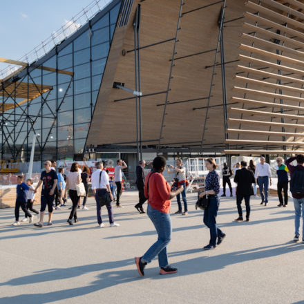 On a marché sur la passerelle olympique à Saint-Denis